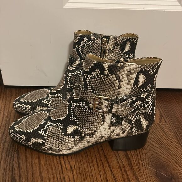 TALBOTS DAKOTA BUCKLE ANKLE BOOTS - PYTHON EMBOSSED LEATHER SIZE 8.5 New w/o Box - Picture 3 of 5